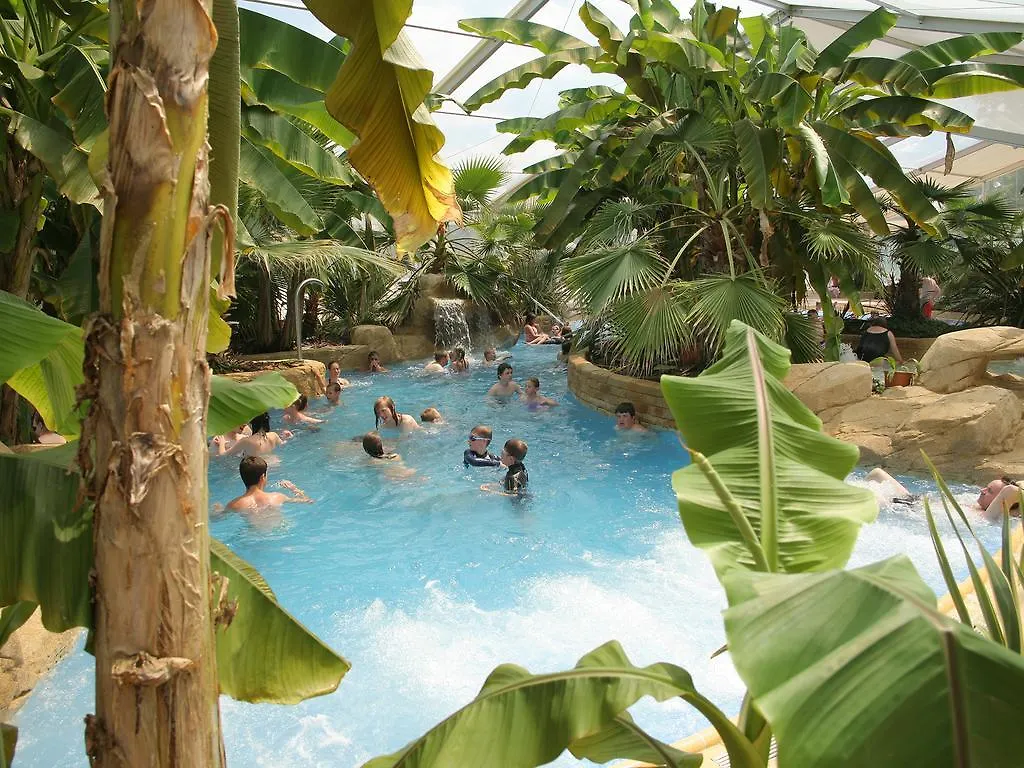 Les Ormes Domaine Et Resort 에피니악 3*,
