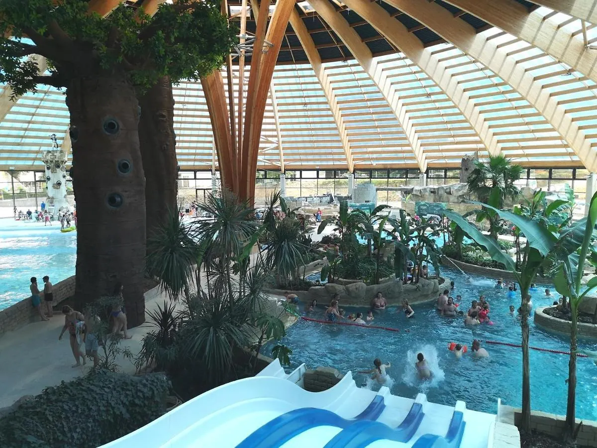 Les Ormes Domaine Et Resort Epiniac 3*,